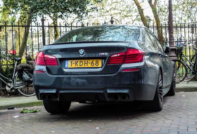 BMW M5 F10 2011