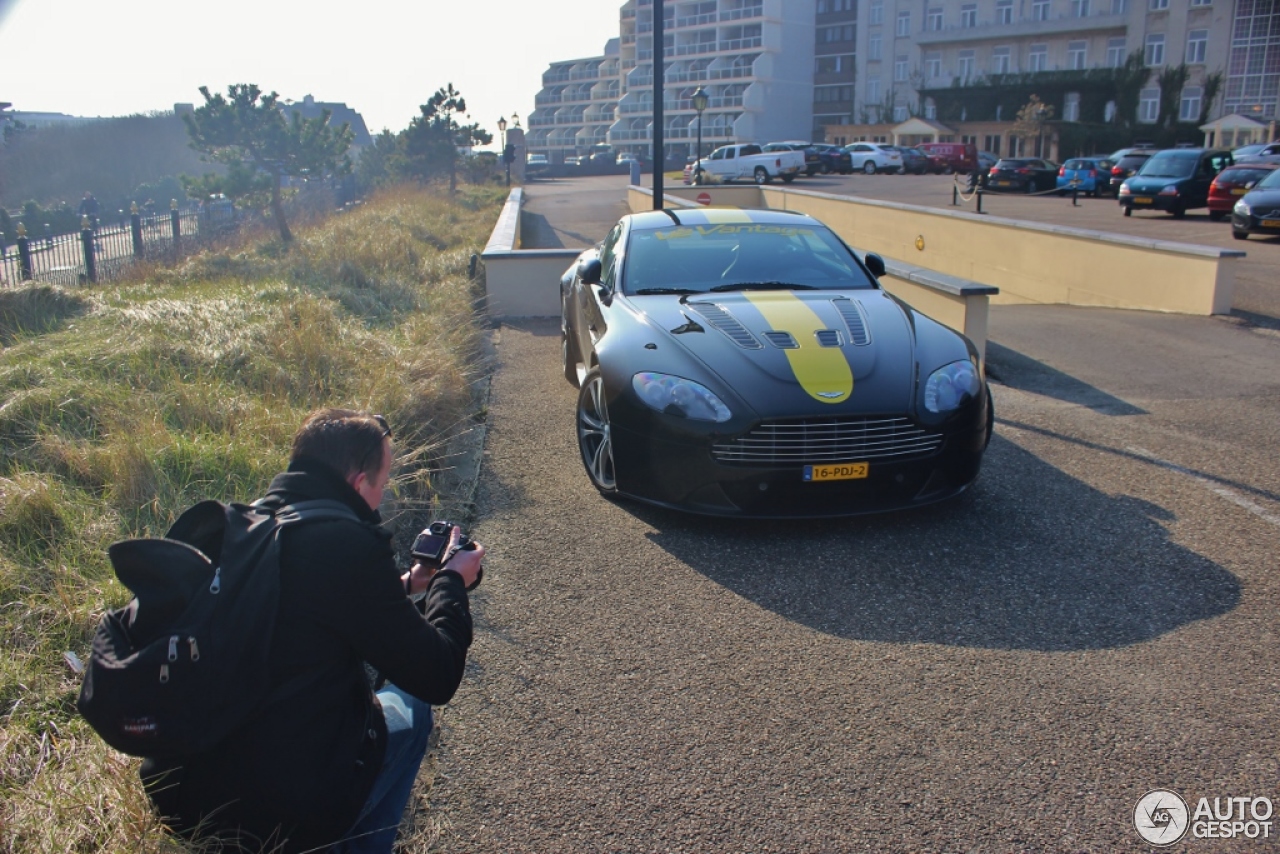 Aston Martin V12 Vantage Carbon Black Edition