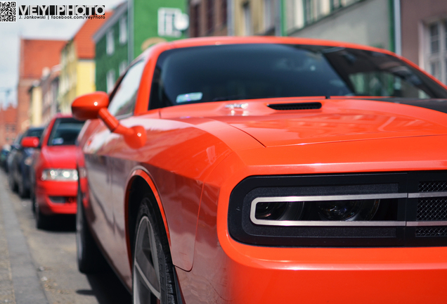 Dodge Challenger SRT-8