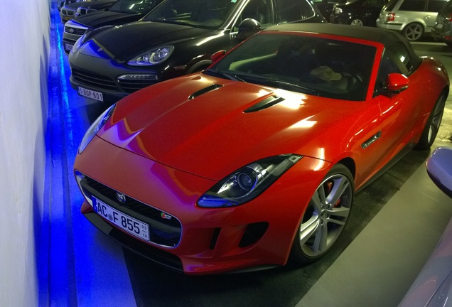 Jaguar F-TYPE S V8 Convertible