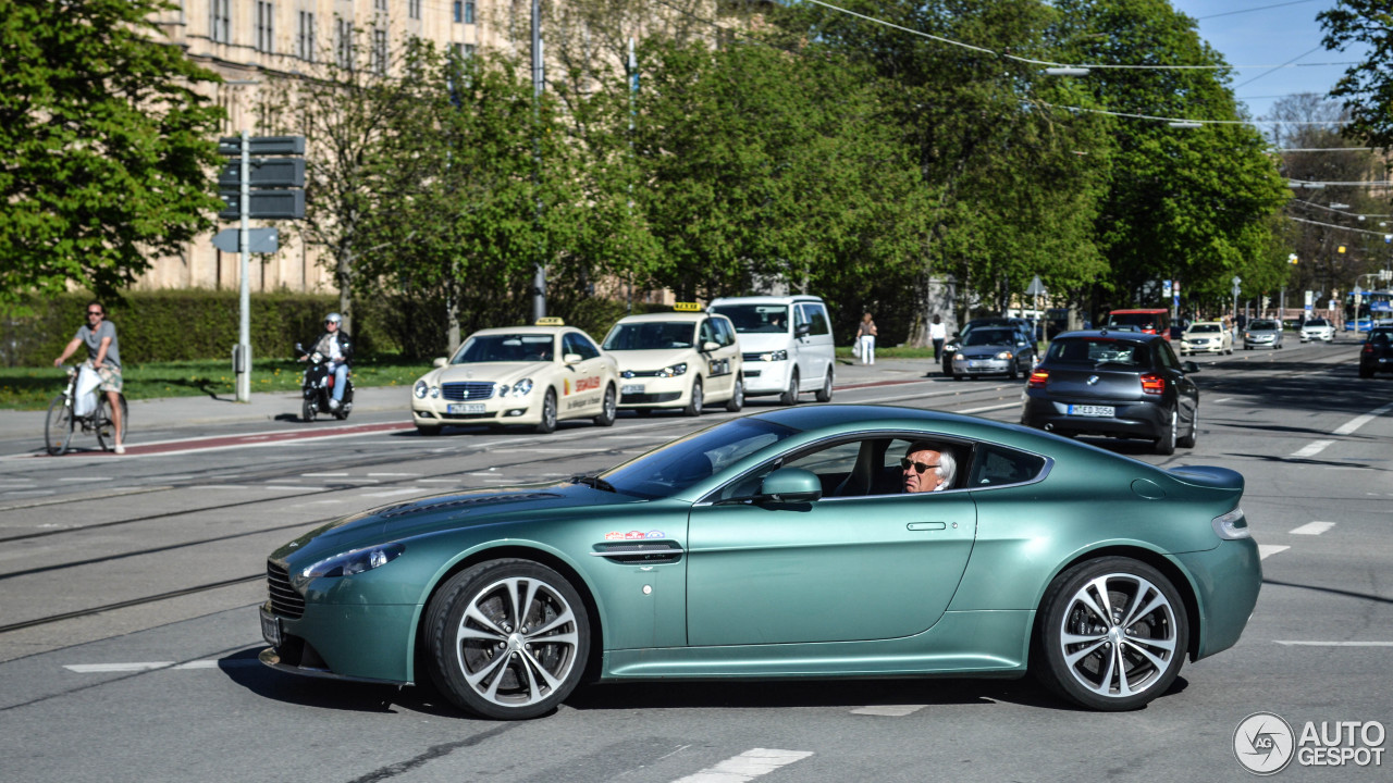 Aston Martin V12 Vantage