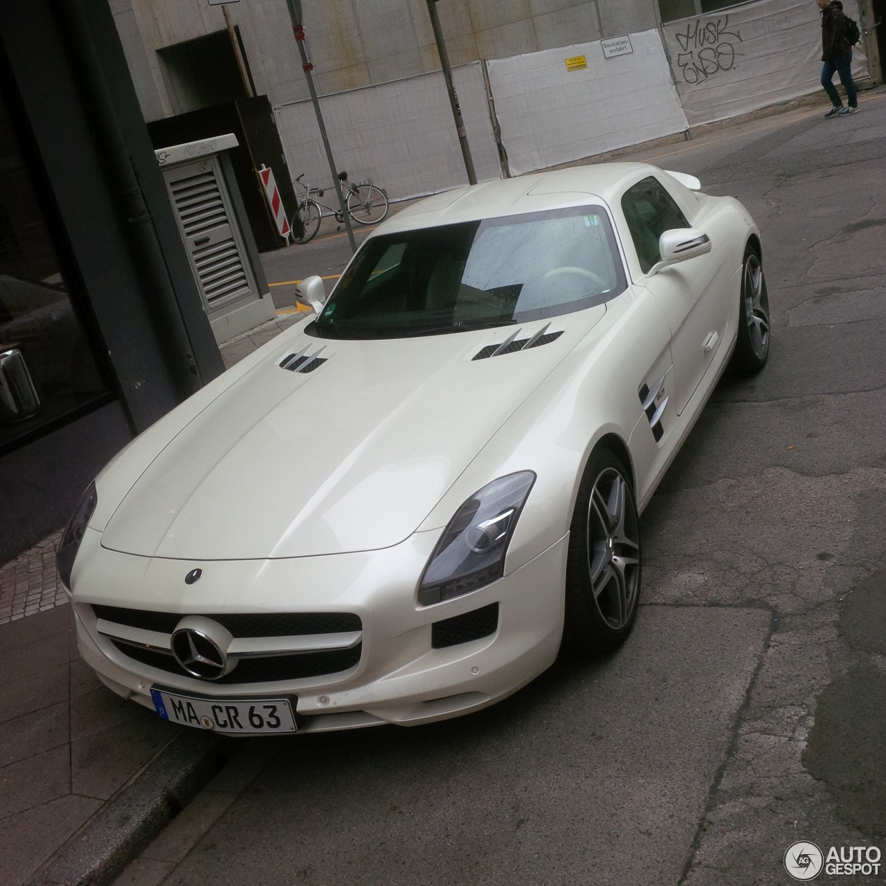 Mercedes-Benz SLS AMG