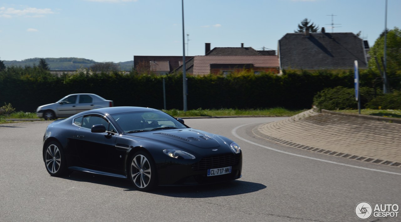 Aston Martin V12 Vantage