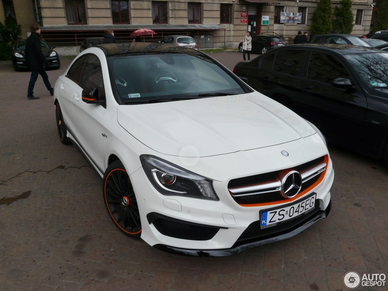 Mercedes-Benz CLA 45 AMG OrangeArt Edition C117