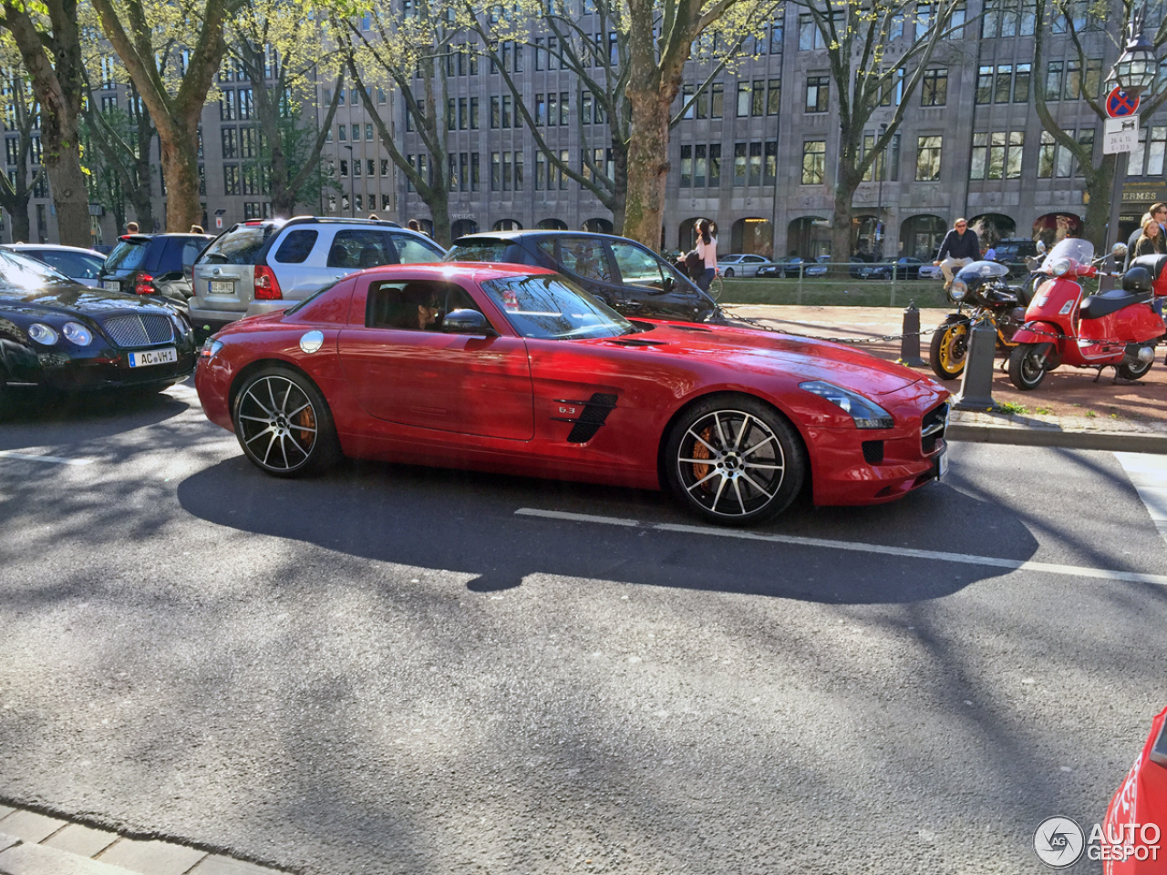 Mercedes-Benz SLS AMG