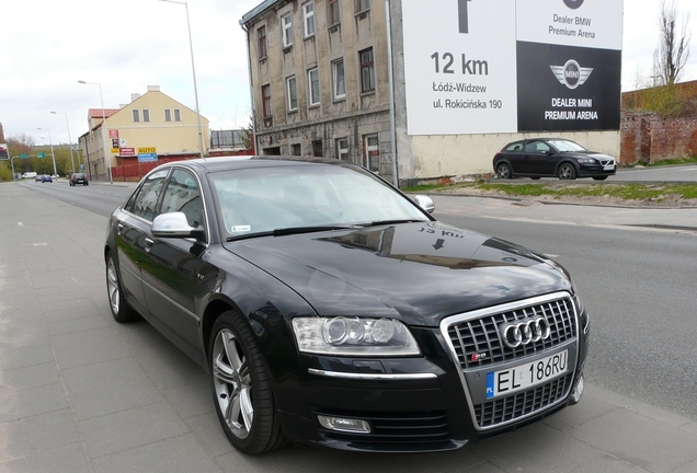 Audi S8 D3