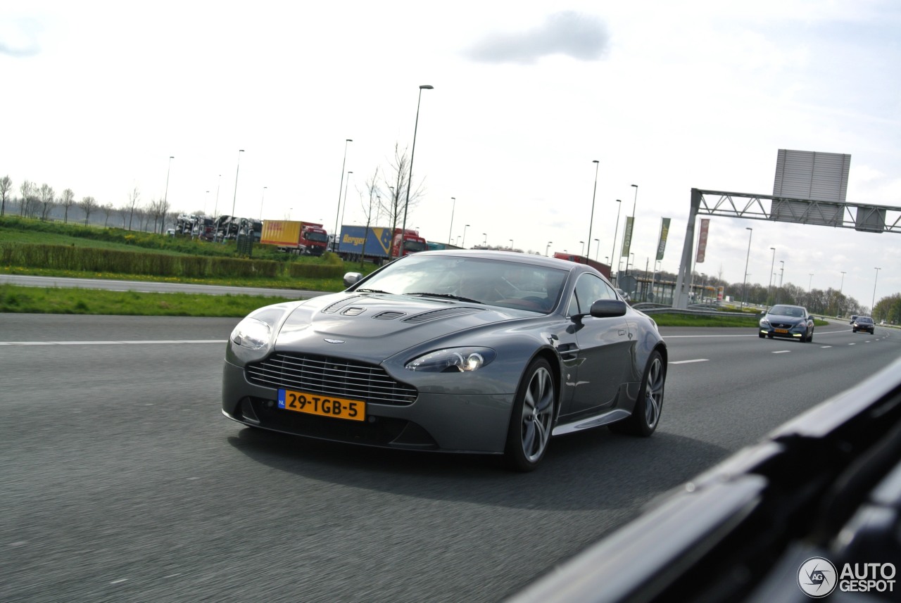 Aston Martin V12 Vantage