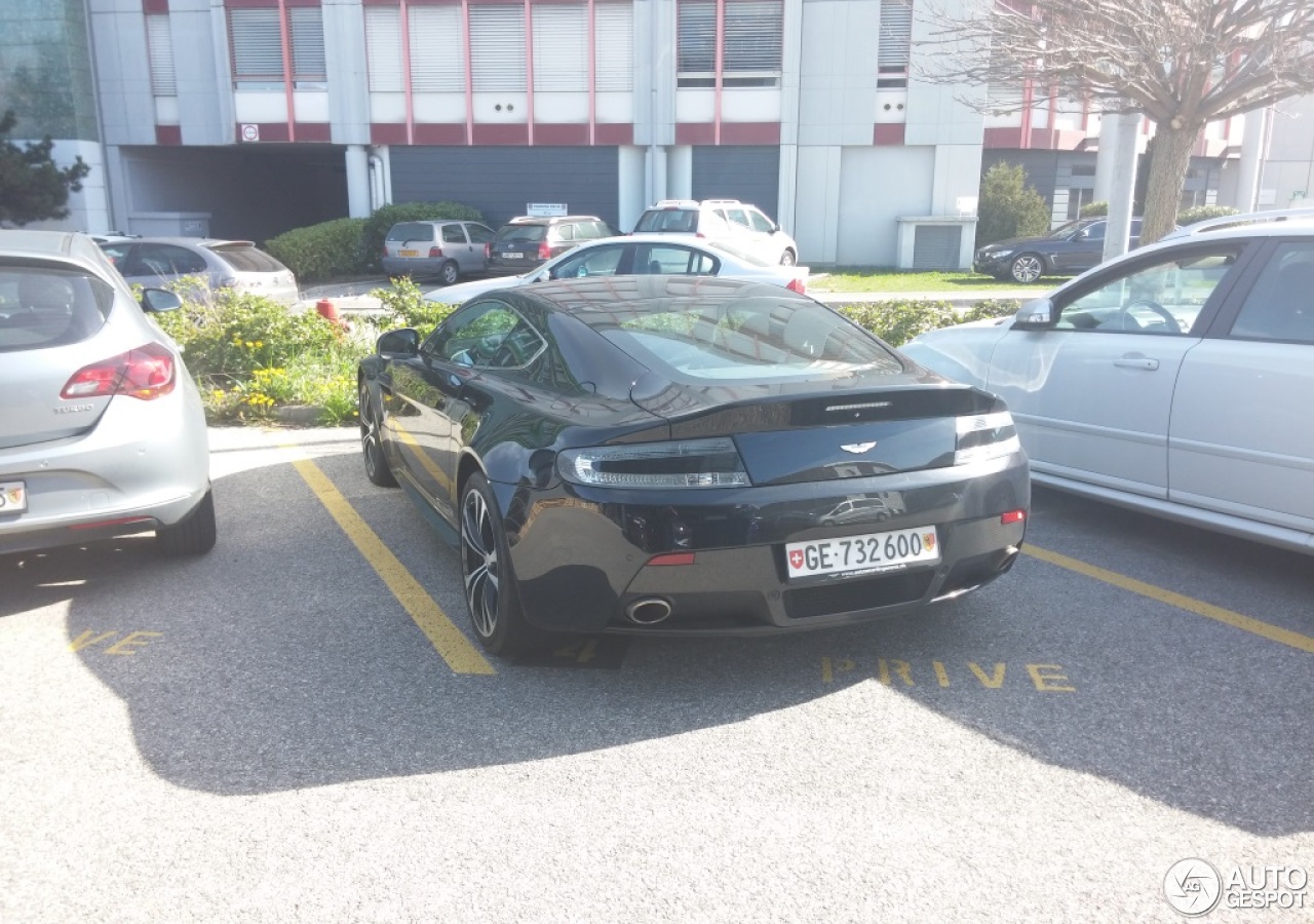 Aston Martin V12 Vantage Carbon Black Edition