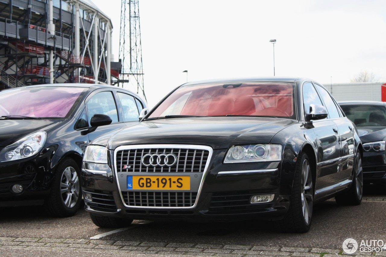 Audi S8 D3