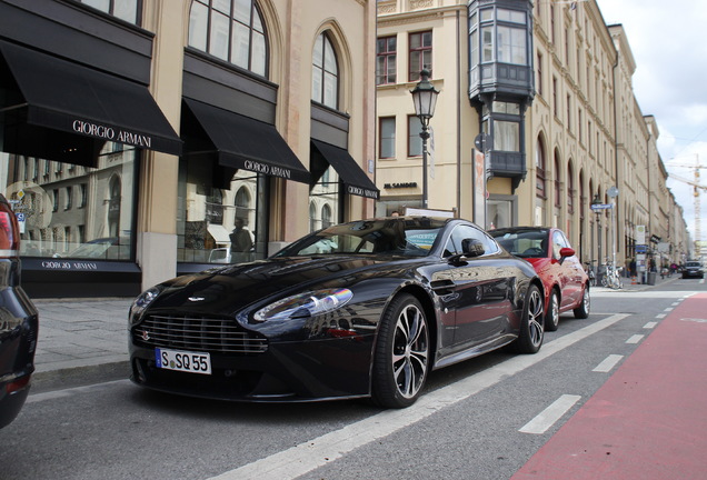 Aston Martin V12 Vantage Carbon Black Edition