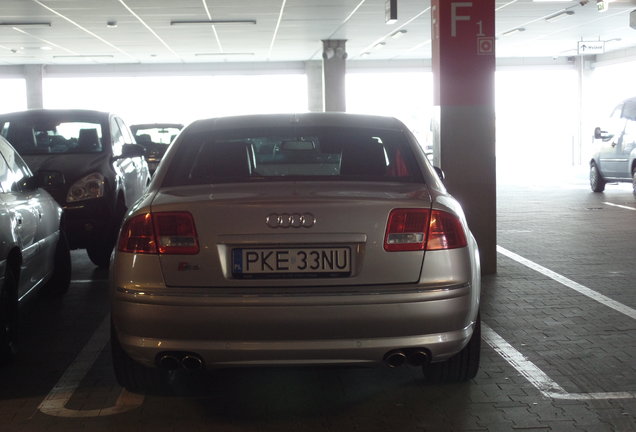 Audi S8 D3