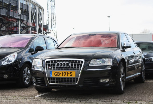 Audi S8 D3