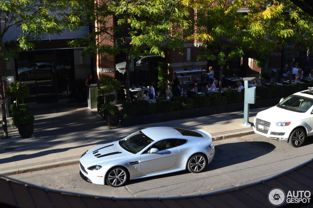 Aston Martin V12 Vantage