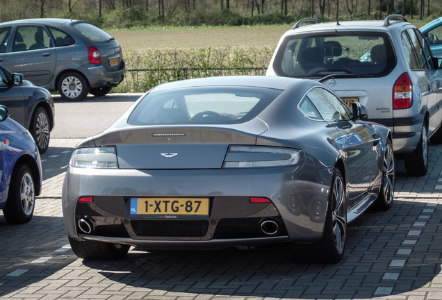 Aston Martin V12 Vantage