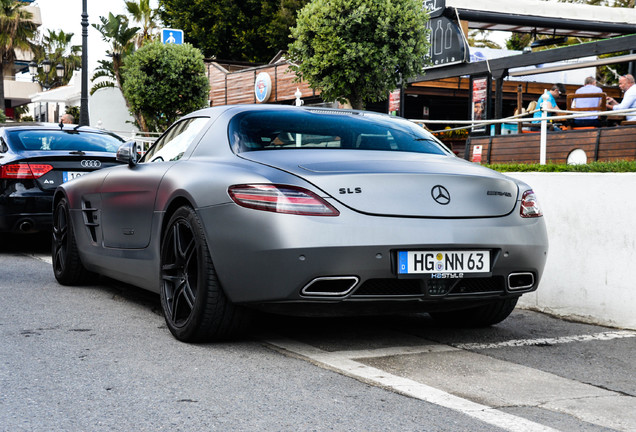 Mercedes-Benz SLS AMG