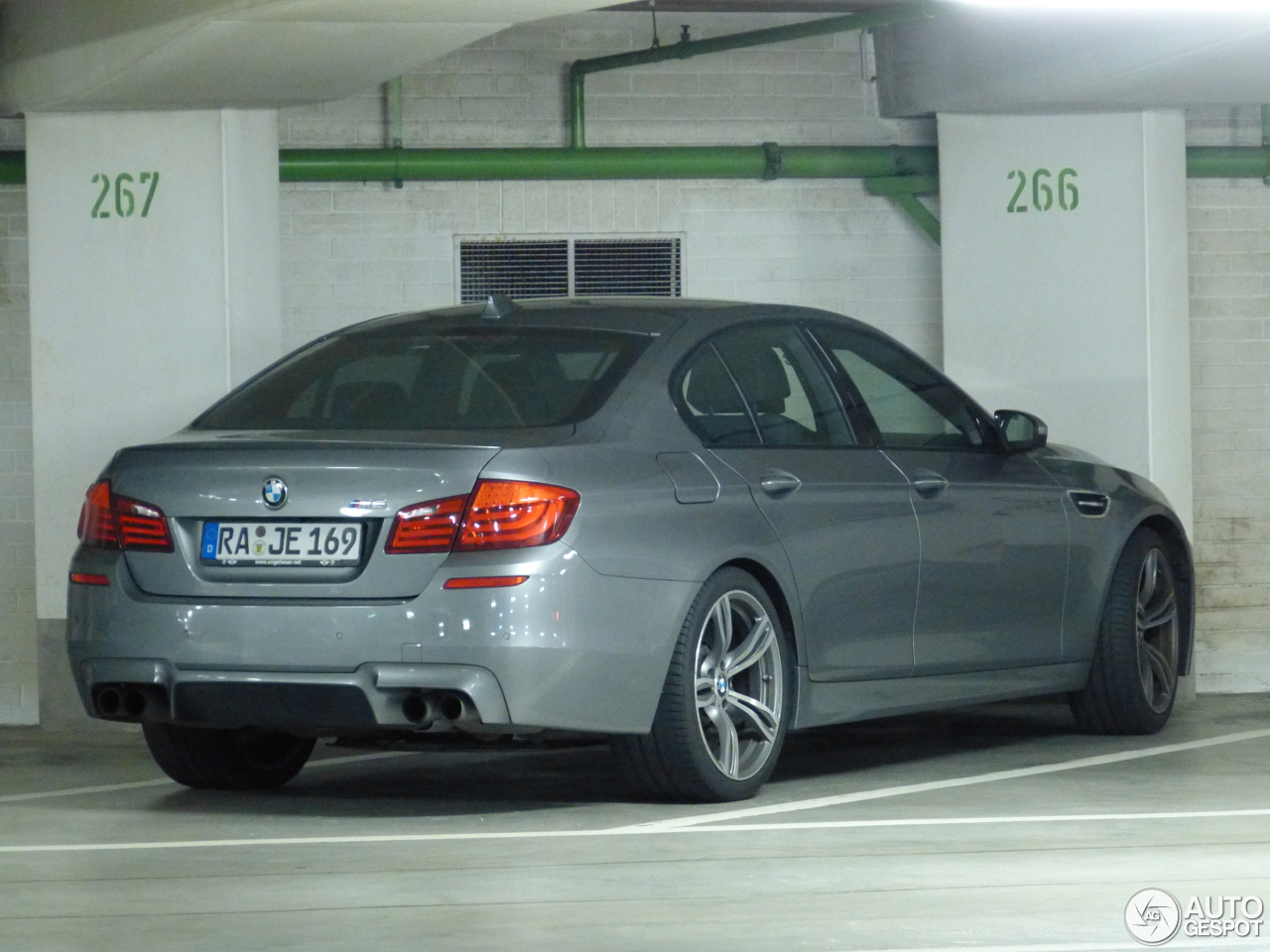 BMW M5 F10 2011