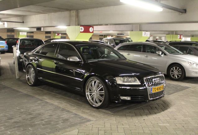 Audi S8 D3