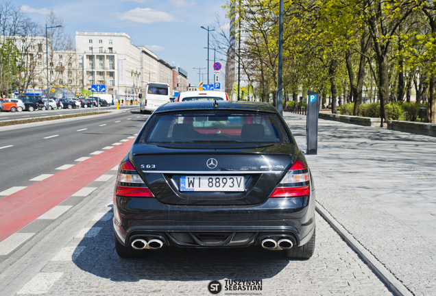 Mercedes-Benz S 63 AMG W221 Wald Black Bison