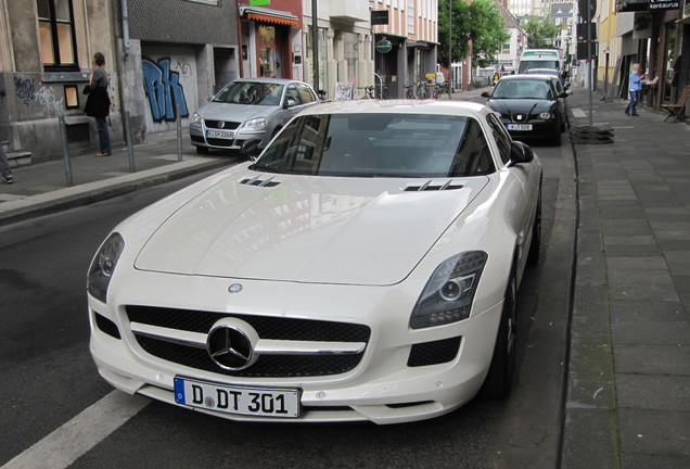 Mercedes-Benz SLS AMG