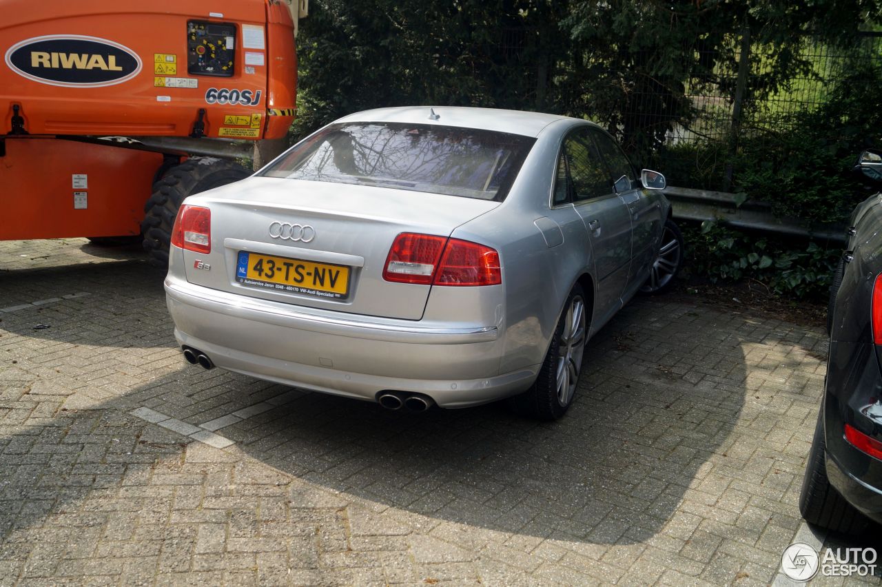 Audi S8 D3