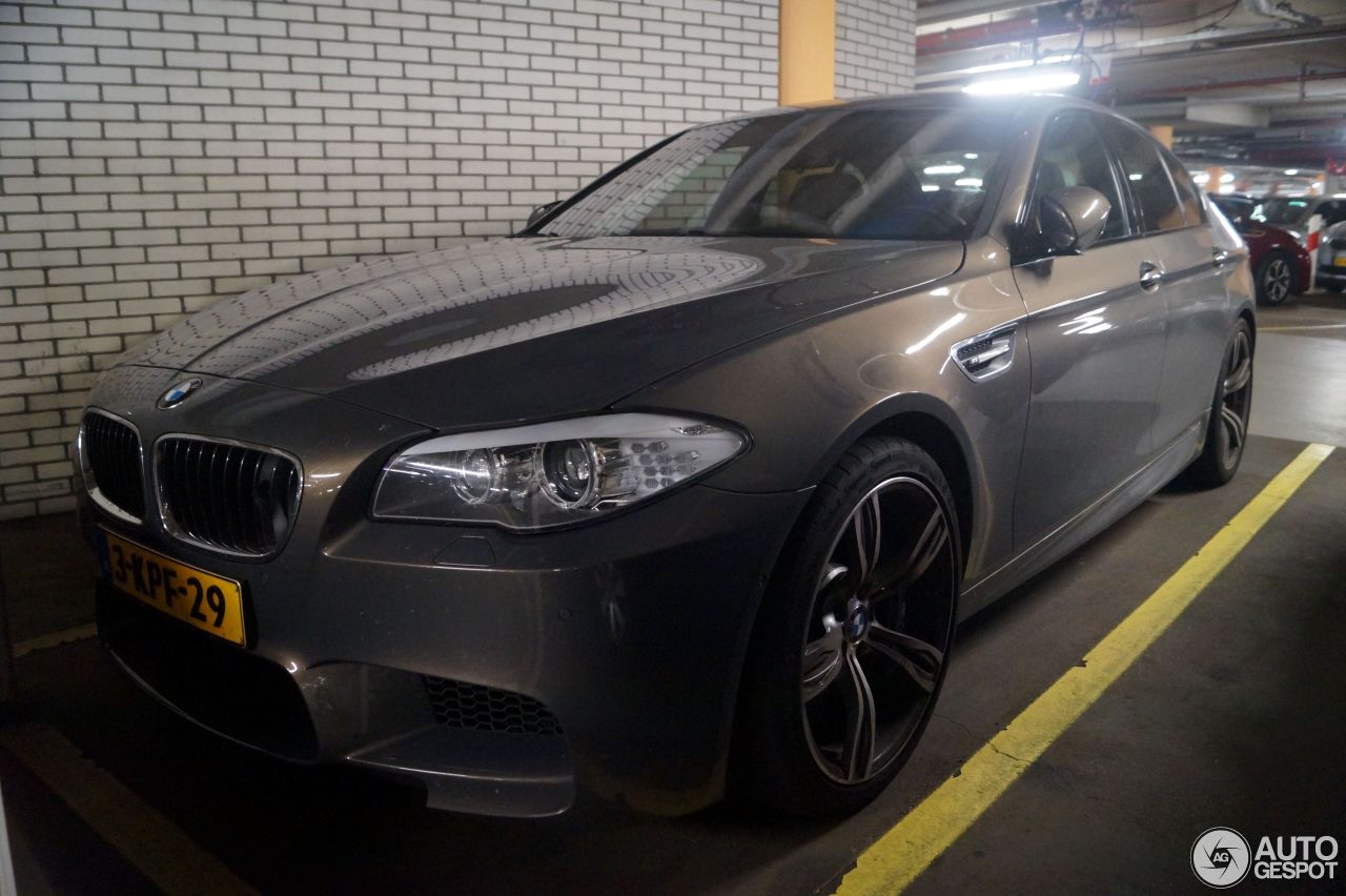 BMW M5 F10 2011