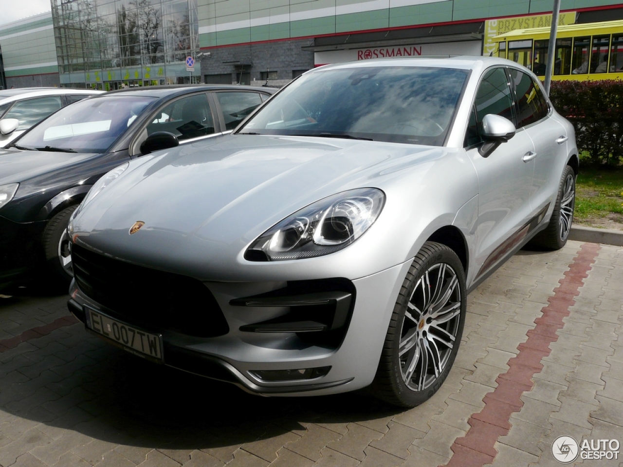 Porsche 95B Macan Turbo