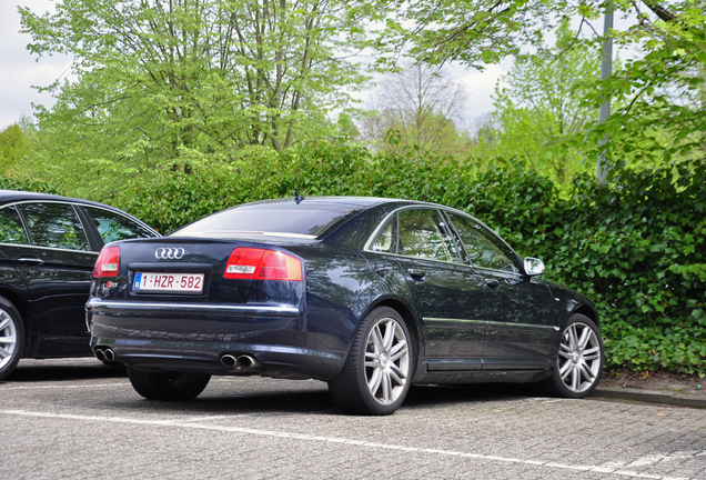 Audi S8 D3