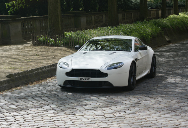 Aston Martin V8 Vantage 2012