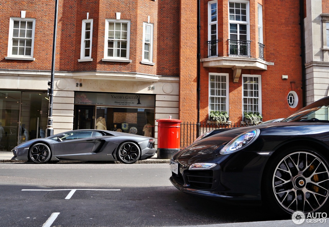 Lamborghini Aventador LP700-4