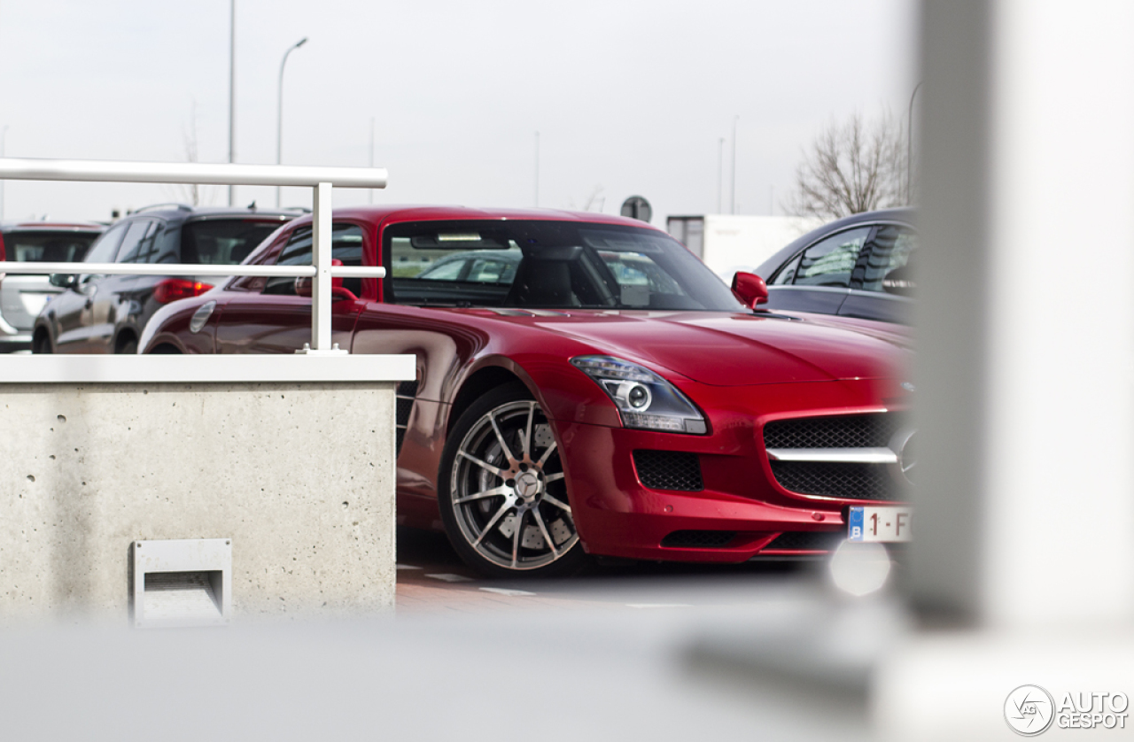 Mercedes-Benz SLS AMG