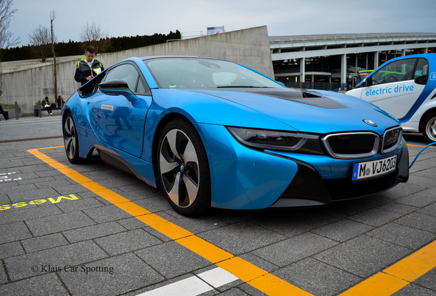 BMW i8