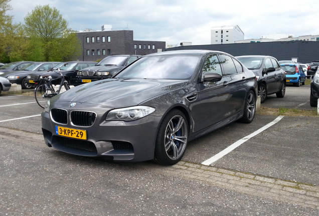 BMW M5 F10 2011