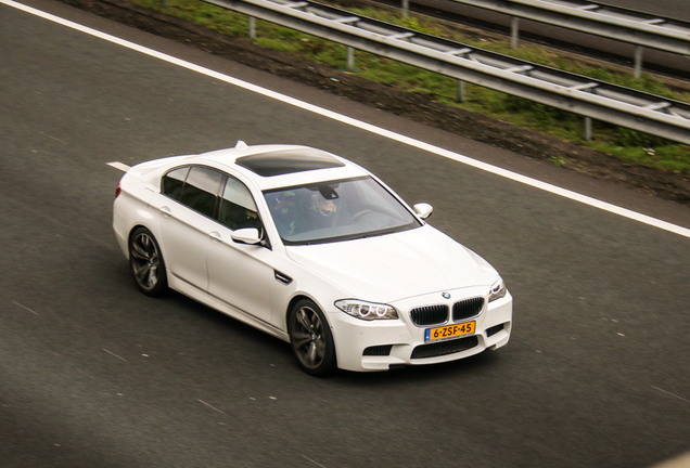 BMW M5 F10 2011