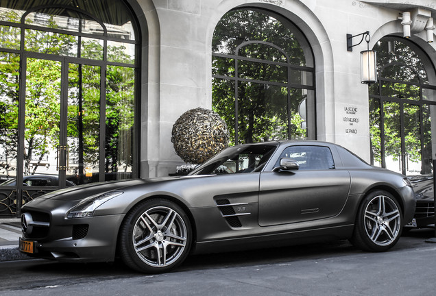 Mercedes-Benz SLS AMG