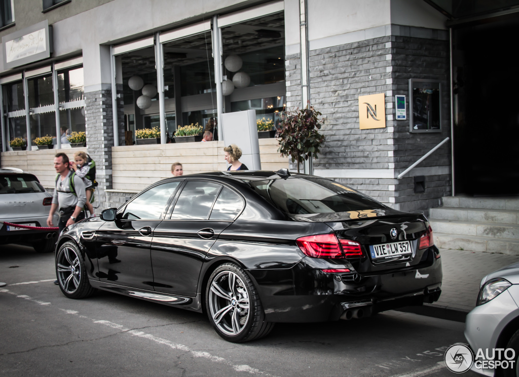 BMW M5 F10 2011