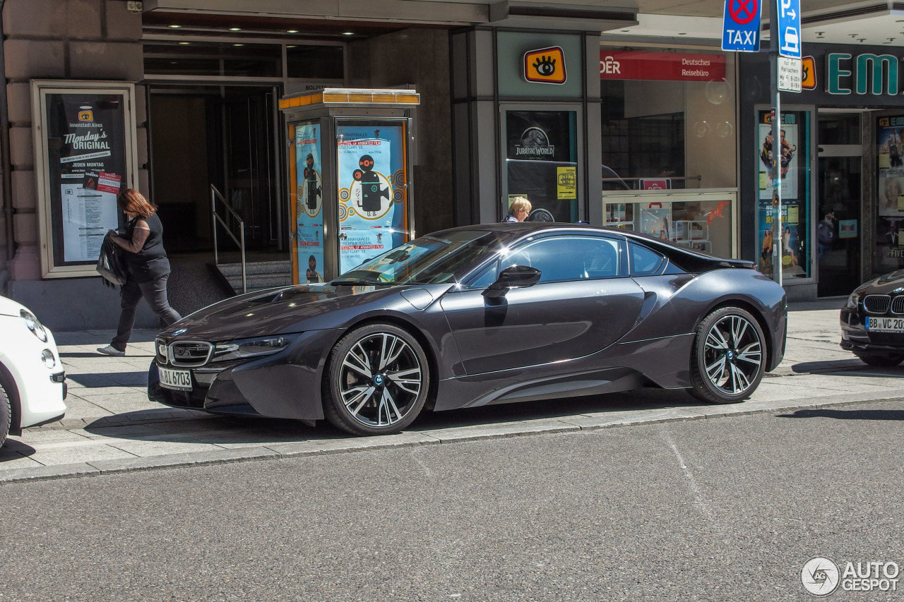 BMW i8