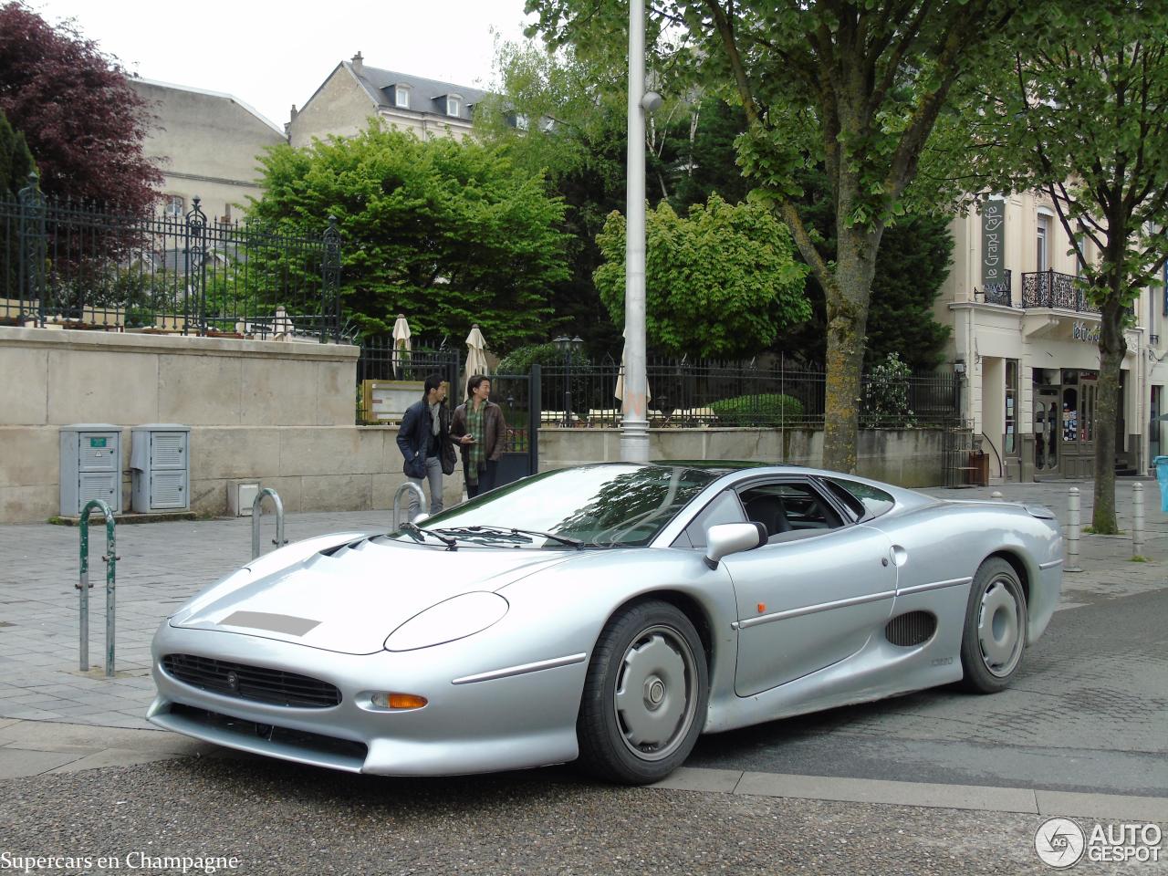 Jaguar XJ220