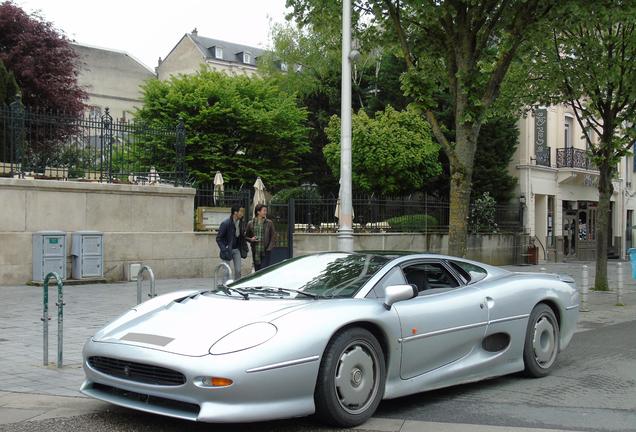 Jaguar XJ220