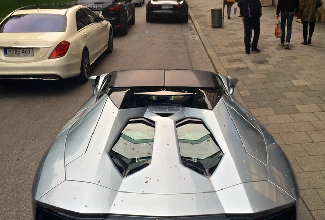 Lamborghini Aventador LP700-4 Roadster