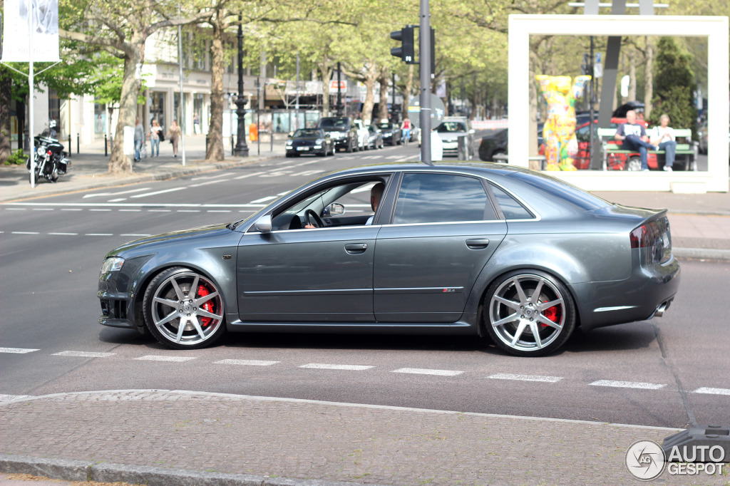 Audi RS4 Sedan