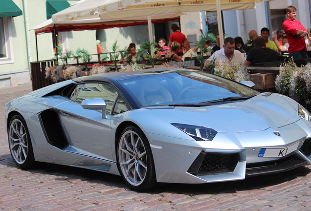 Lamborghini Aventador LP700-4 Roadster