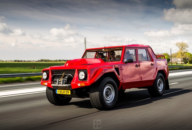 Lamborghini LM002