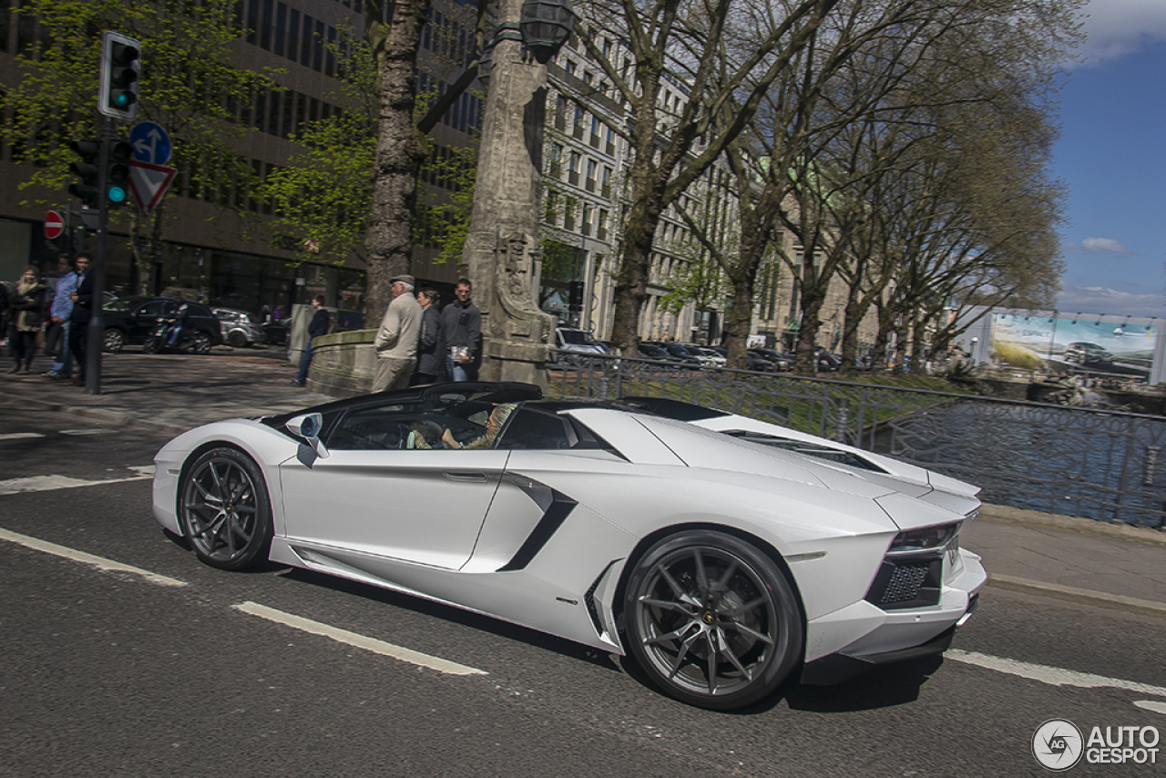 Lamborghini Aventador LP700-4 Roadster