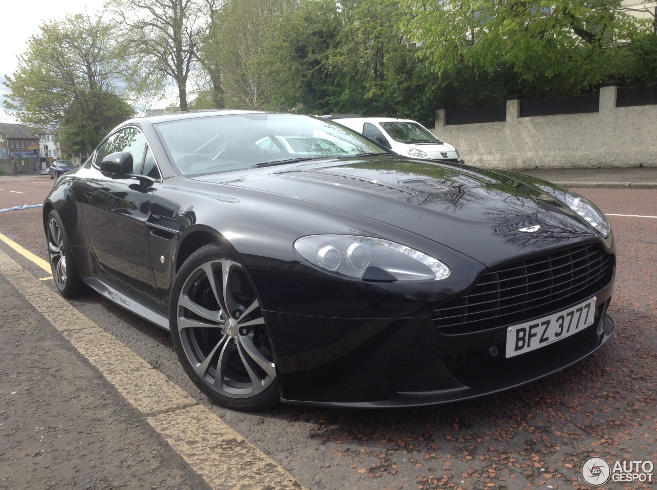 Aston Martin V12 Vantage