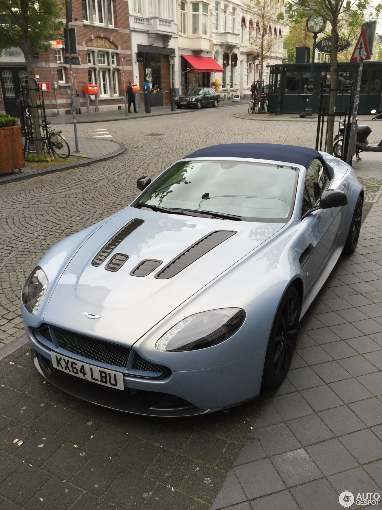 Aston Martin V12 Vantage S Roadster