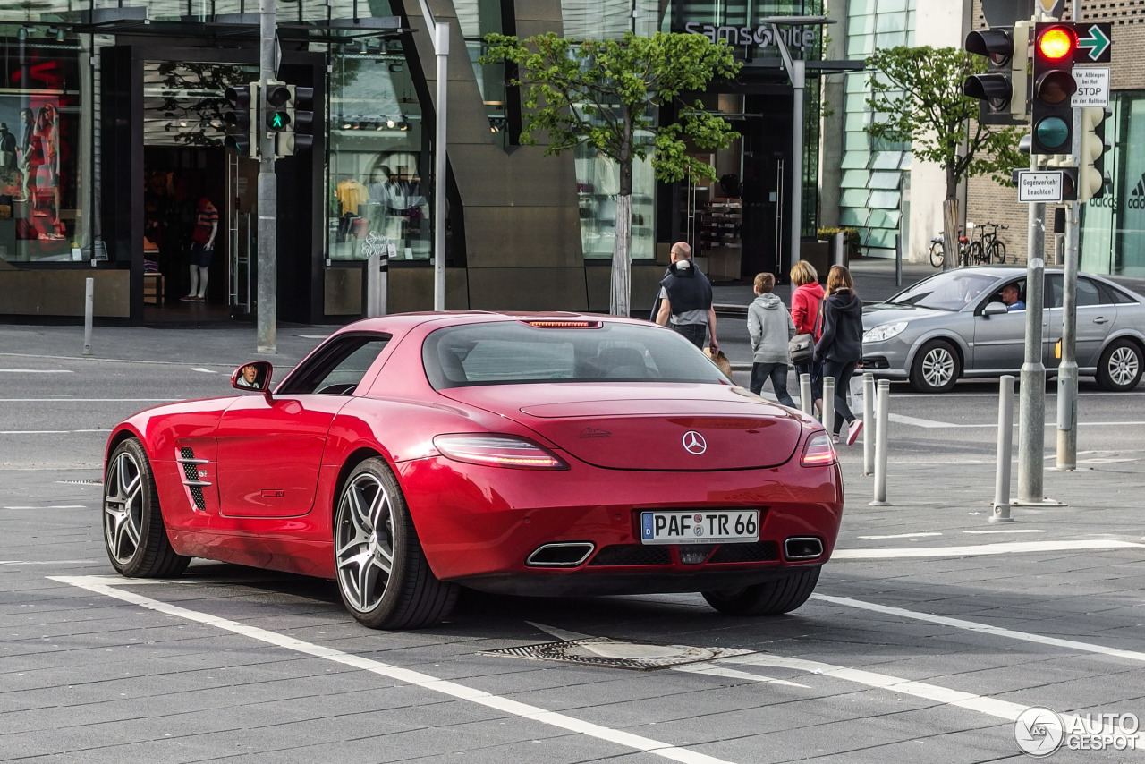 Mercedes-Benz SLS AMG