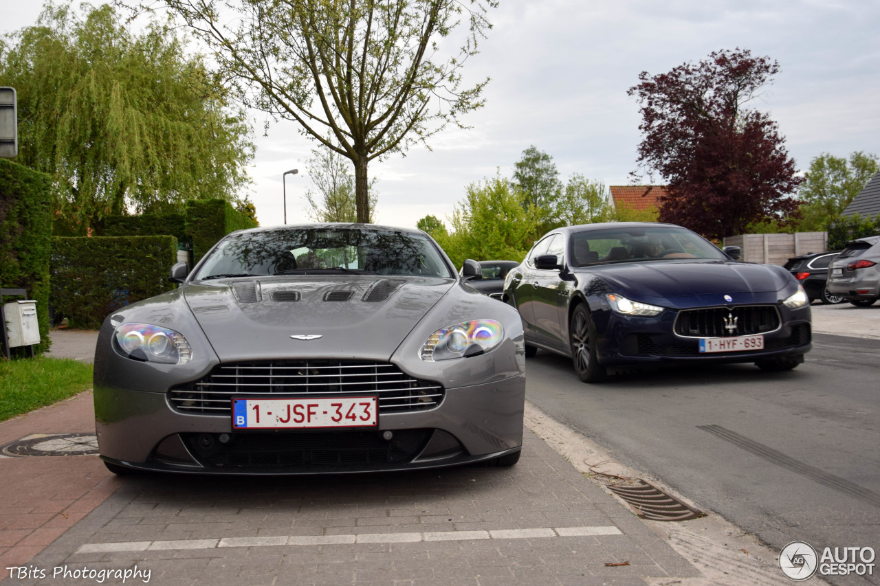 Aston Martin V12 Vantage