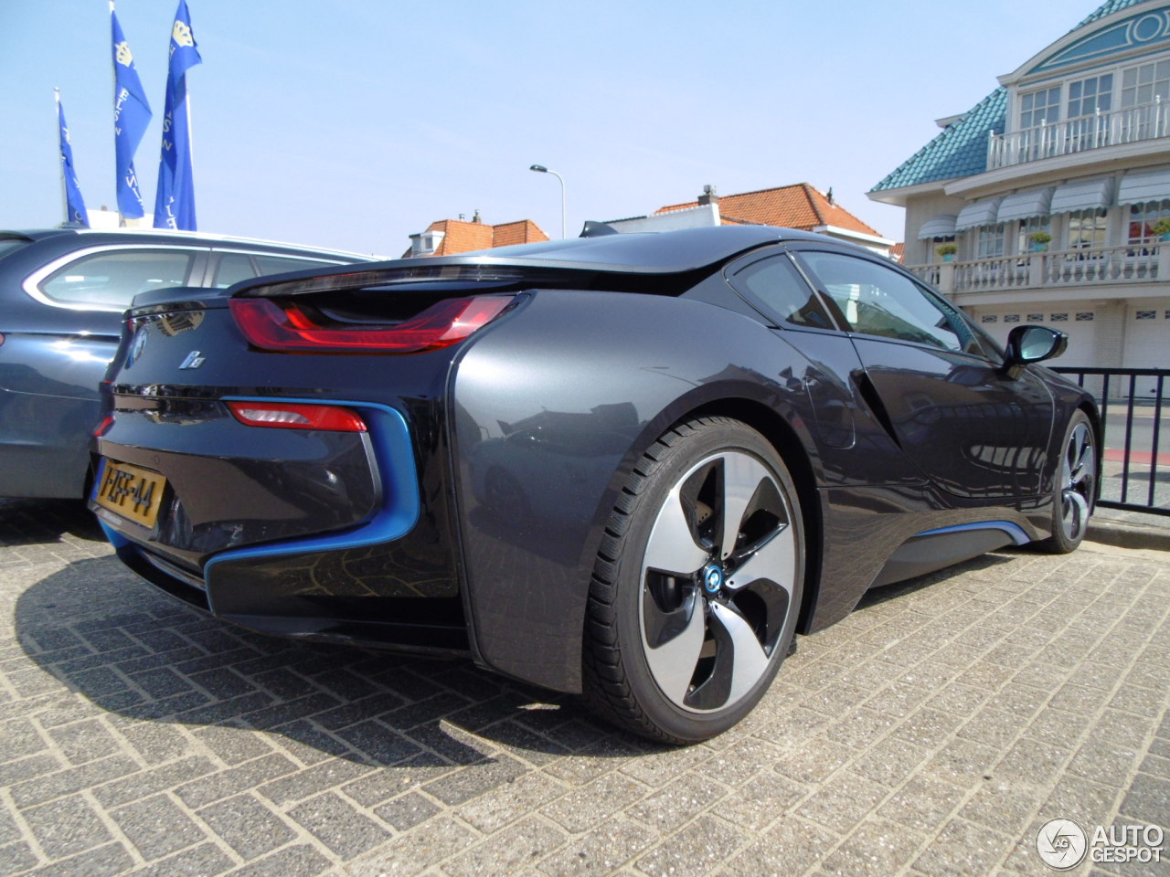 BMW i8