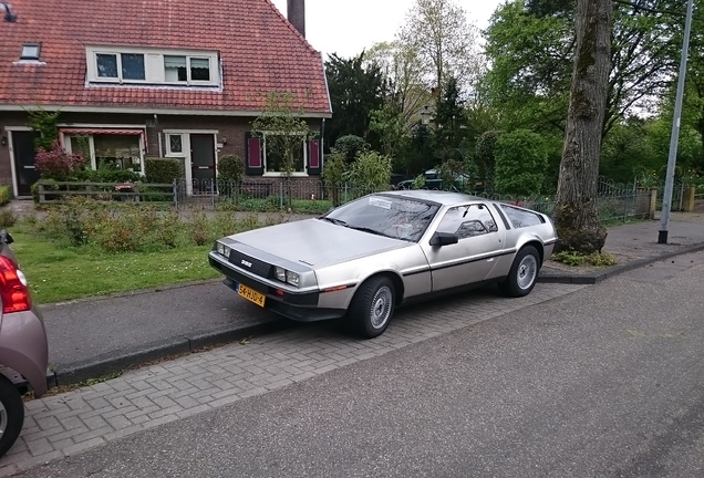 DeLorean DMC-12