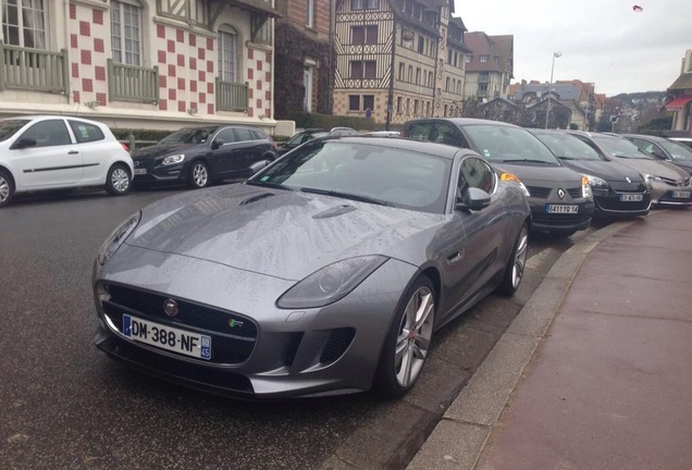 Jaguar F-TYPE R Coupé